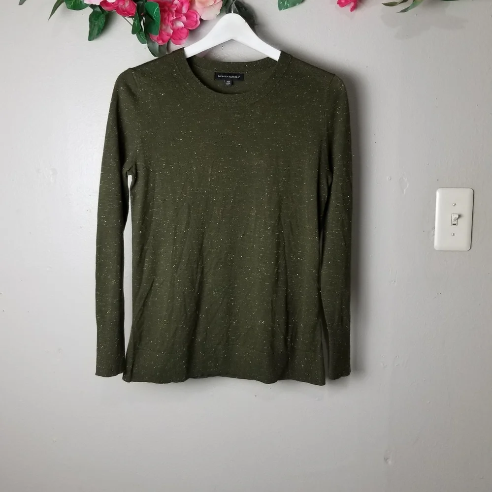 Banana Republic olive green long sleeves  top size XS